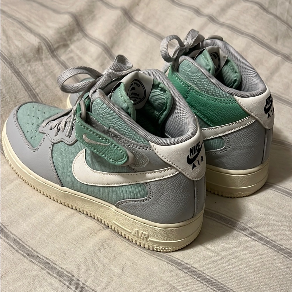 Nike Green and Gray Sneakers with Retro Style and Padded Collar - Picture 4 of 9